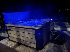 Hot tub usable all year 'round 24 hours a day, 365 days a year!