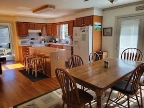 Kitchen and breakfast room 