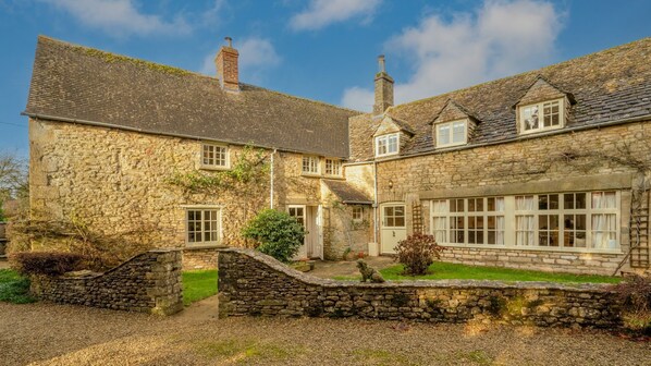 Rear View, Woodmancote Manor Cottage, Bolthole Retreats