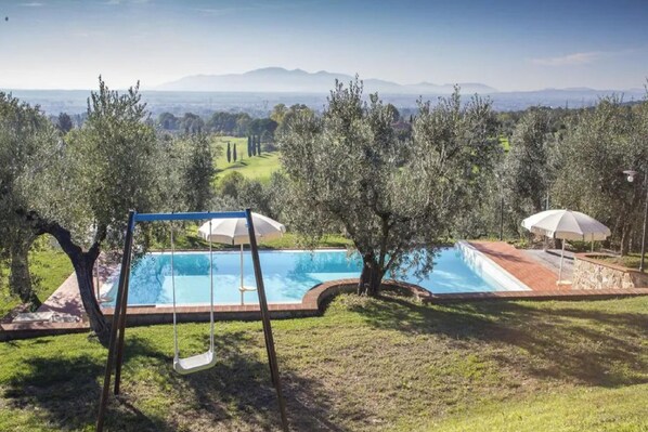 Schwimmbad des Ferienhauses