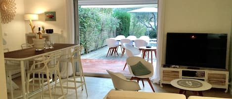 salon salle à manger sur terrasse