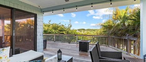 This roofed area on the upper deck offers lighting and a ceiling fan. Dine and chill out among the sea air and native foliage.