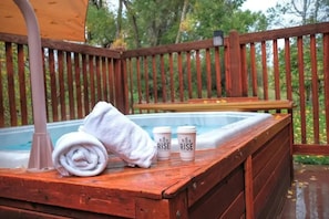 Unwind in the community hot tub. Spa towels are provided in unit.