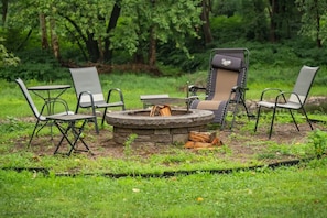 firepit with grill plate & 6 chairs.
