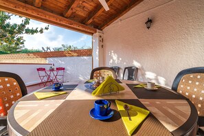 Outdoor dining