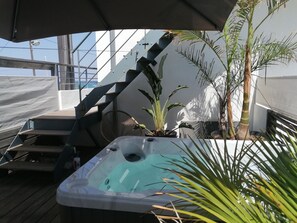 Bain à remous extérieur