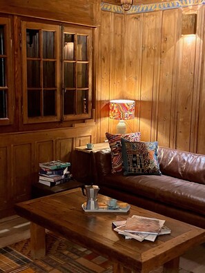 WOOD PANELLED WALLS