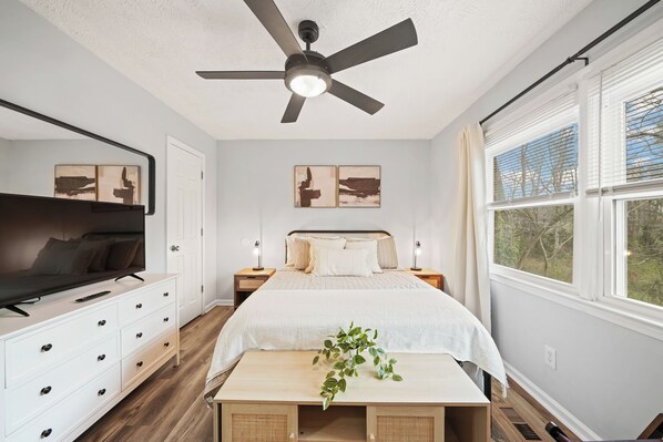 Master bedroom with Queen memory foam mattress and plenty of closet space!