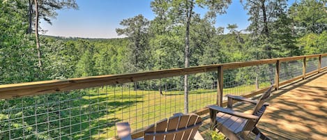 This new & expansive deck offers breathtaking, year-round mountain views. 