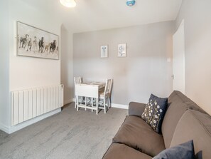 Living room/dining room | Bluebell Apartment - Fresh as a Daisy Apartments, Bridlington