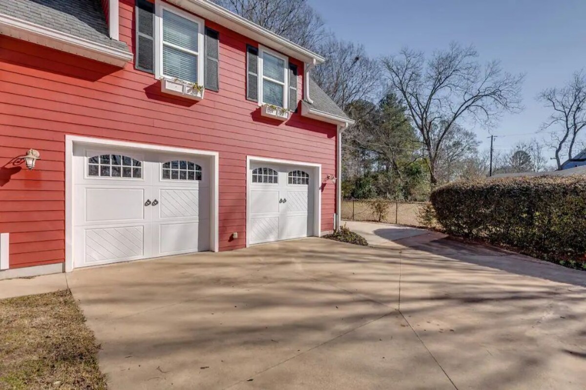 The cutest cottage in all of Pine Mountain!