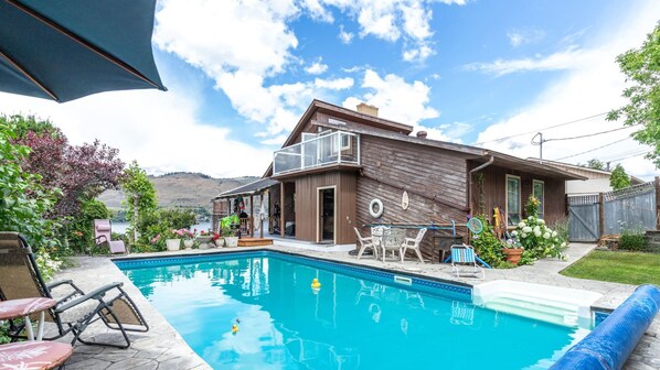 Pool is heated to 82 degrees or higher. 16x34 with 5.5’ deep end 