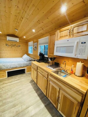 Full kitchen amenities in a small space!