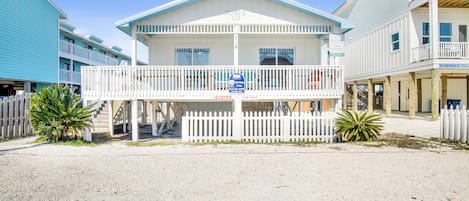 Welcome to the Surfs Up House in the heart of Gulf Shores