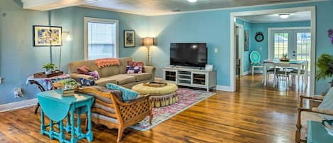 Lakeland Vacation Rental | 2BR | 1BA | 1,088 Sq Ft | Stairs to Access