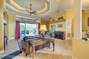 Living Room | Free WiFi | Access to Lanai