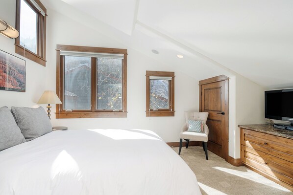 The Primary Queen Bedroom is located on the Third Level of this unit.  Great natural light with plenty of storage for clothing.