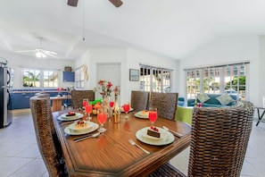 Enjoy your meals at this large 6 seaters dining table.