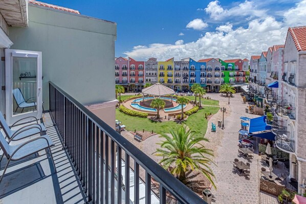 Enjoy a stunning courtyard view of the delicious restaurants, unique shops and lively night life on your shared patio.
