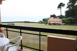 Vue du balcon sur la mer