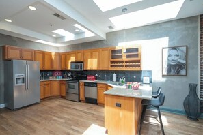 Unit 1: Full Kitchen
