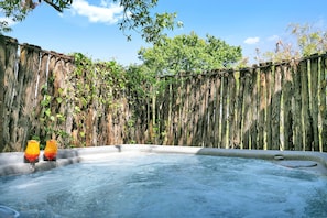 Bain à remous extérieur