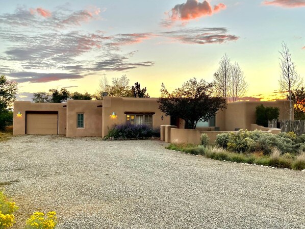 Adobe house nestled on a quiet cut-du-sac