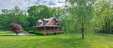 ample space all around, giving the perfect space to play outdoor games