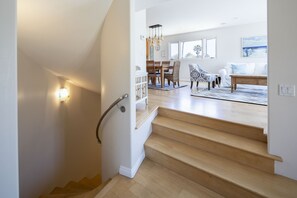 Airy entrance with stairs to the living area and down to the third bedroom