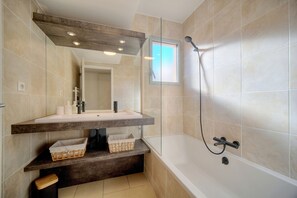 Bain