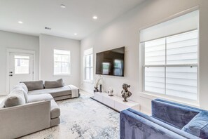 Living Area | Smart TV w/ Cable