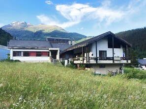 House, Rural Area, Hill Station, Cottage, Mountain Range, Village, Valley, Mountain Village, Farmhouse, Porch