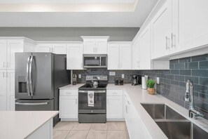 Fully equipped Kitchen!#Disney #Parks #kingdom #springs #StoreyLake #Apartment #Vacation #Rental #waterpark #Kissimmee #Orlando #universal #citywalk