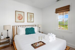 Boho Bliss: Hot Tub Haven Near Great Dining