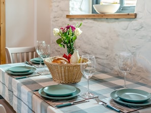 Dining Area | Pippin - Dowlais Farm Holidays, Clevedon