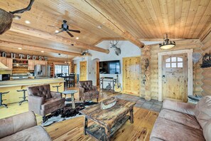 Living Room | Smart TV | Free WiFi