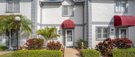 Beautifully landscaped townhome.  Walking distance to quiet, private beach.
