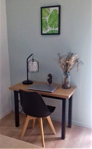 PETIT COIN BUREAU