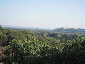 Vue sur vallée et vignoble au sud