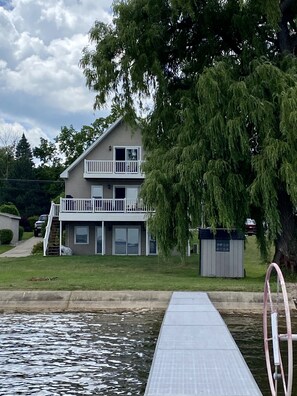 90 foot Aluminum dock with a pontoon lift. 