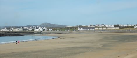 Trearddur Bay Beautiful Blue Flag Beach 10-15min walk from apartment