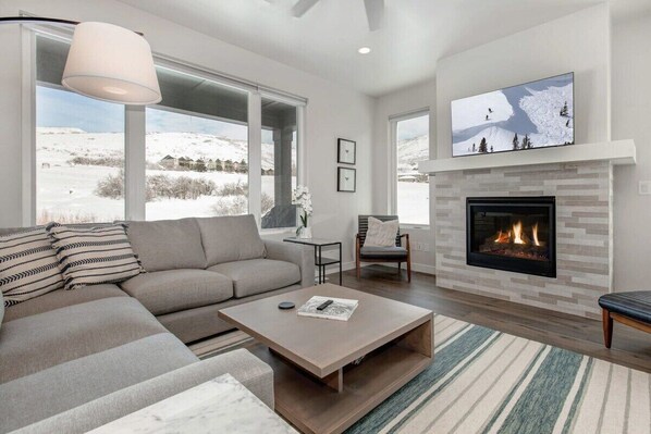 Entry-Floor Living Room