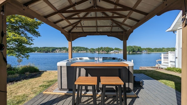 Hot Tub | Lake View