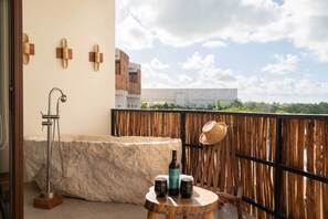 Private Balcony and Outdoor Tub