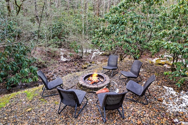 Firepit Retreat: Unwind in nature’s embrace while roasting marshmallows under the stars!