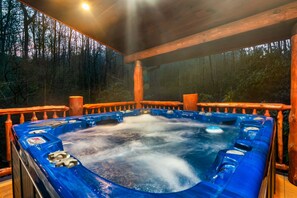 Outdoor Oasis: Unwind in the hot tub surrounded by nature, perfect for starry night relaxation!