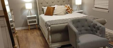 Master BR with Queen bed
