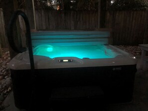 Enjoy the hot tub with 5 of your closest friends.😊