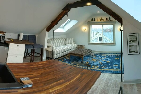 The Loft has water views from 3 sides of the house. Looking down on White Wharf from the living room is a great way to unwind and take in the beauty of Bearskin neck