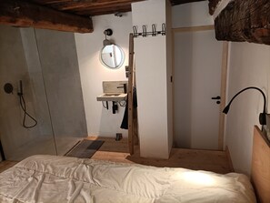 chambre 1 avec salle de bain